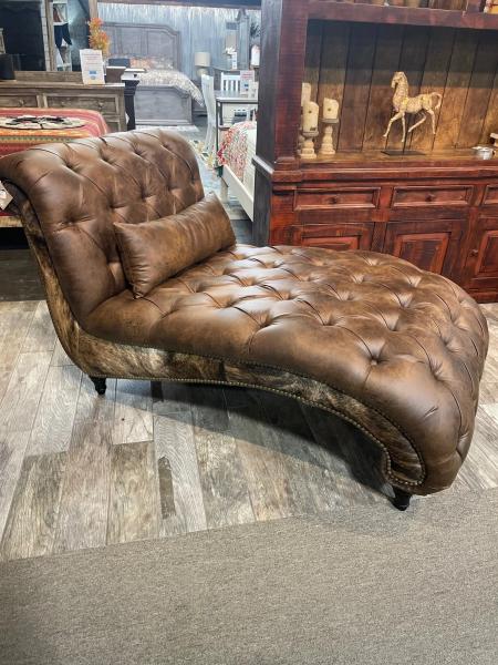 Customize this chaise with over 30 different leathers, Hair-On-Hide, and Tooling options!
