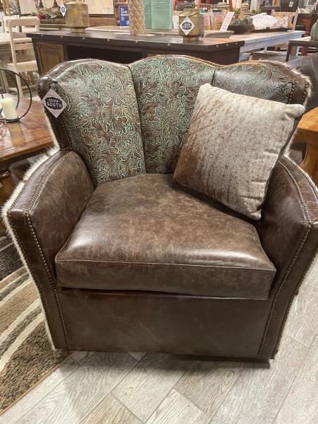 Customize with over 30 different leather options, Hair-On-Hide, & Tooling as well! 